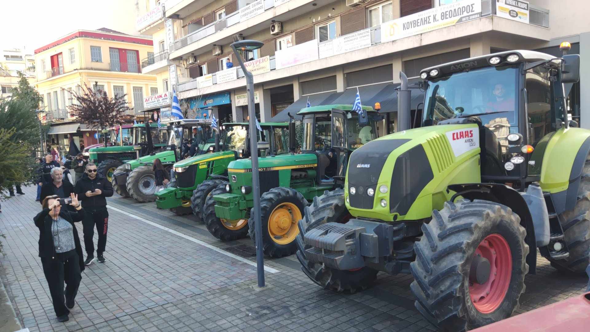 agrotes ktinotrofoi plateia dimokratias25